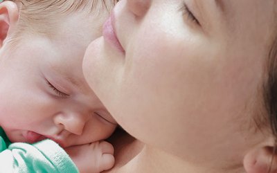 Schutz vor Verwechslung nach der Geburt Baby mit Mutter im Krankenhaus