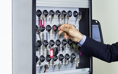 Schlüsselentnahme an proxSafe Schlüsselschrank