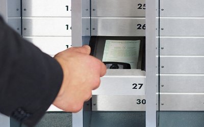 unixx Entnahme von Fahrzeugschein und Autoschlüssel